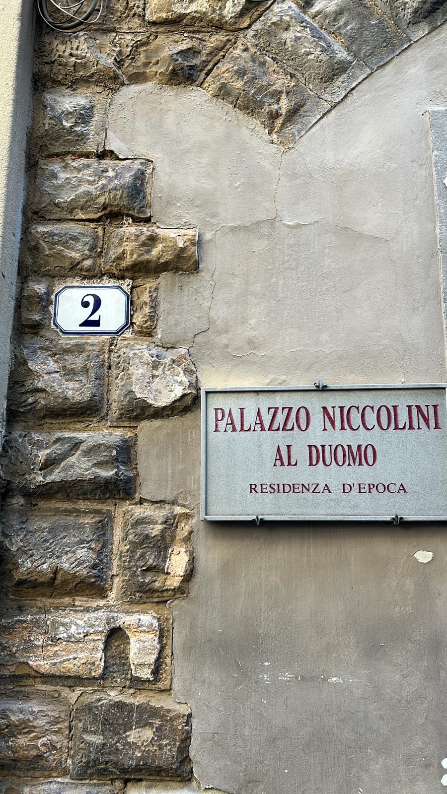 Targa di Palazzo Niccolini al Duomo al numero 2 di Via dei Servi